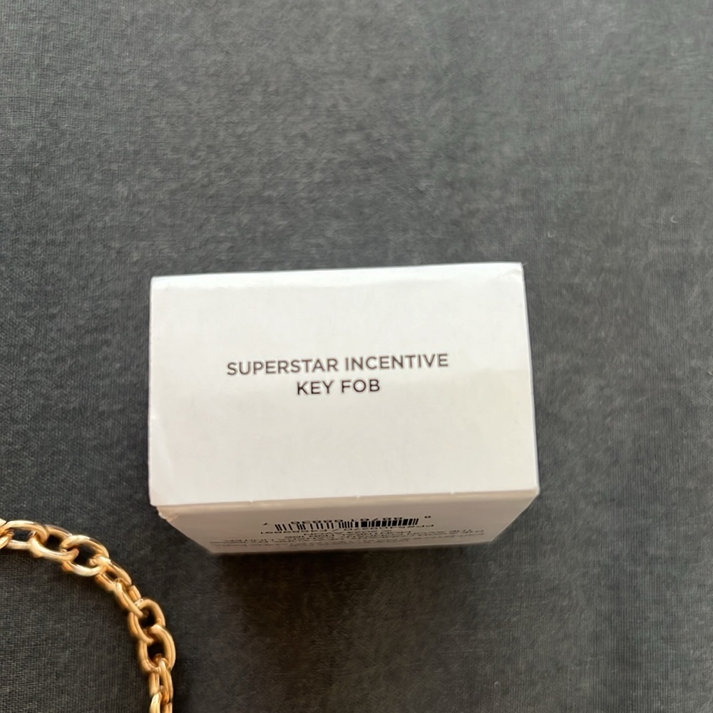 Avon Studio 1886 superstar incentive key fob A - Picture 3 of 4